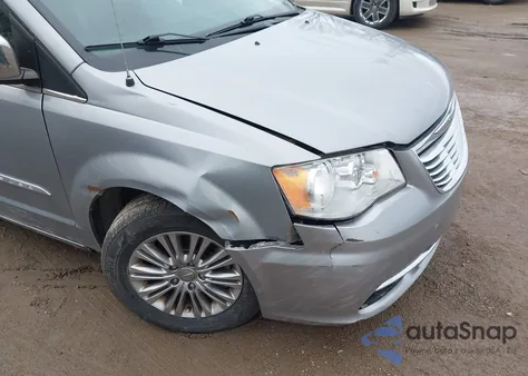 2015 Chrysler Town & Country Touring-L из США, поврежденный, VIN 2C4RC1CG7FR755092